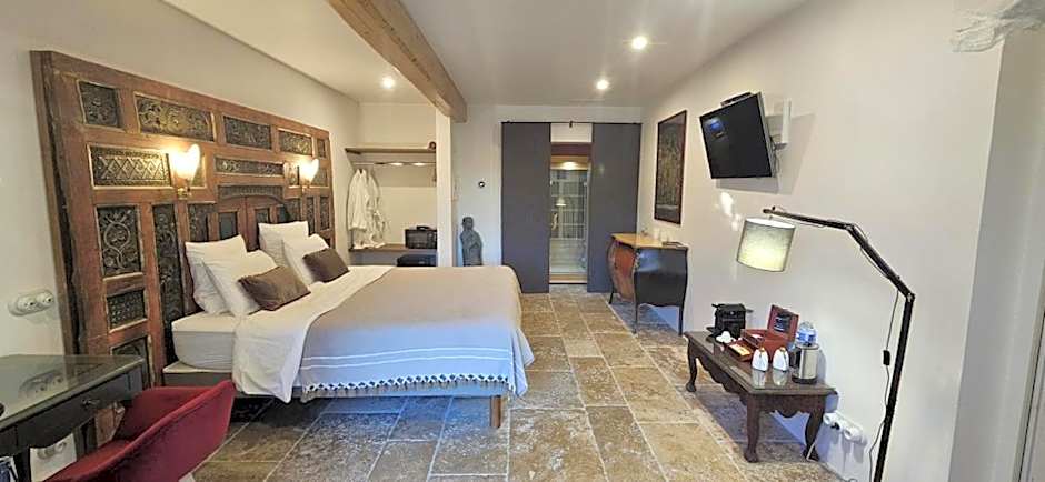 L Amourier chambres charme et confort avec Jacuzzi ou baignoire XXL