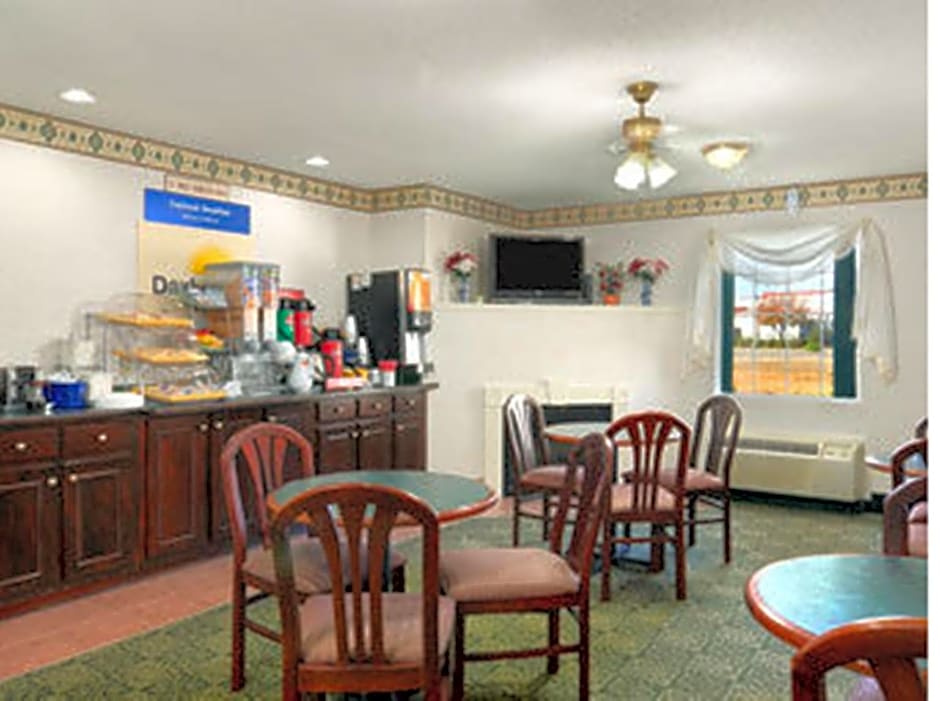 Days Inn by Wyndham Lincoln