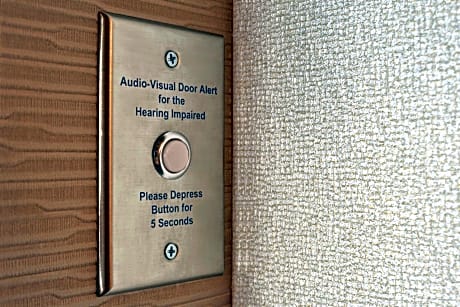 1 King Hearing Accessible Room
