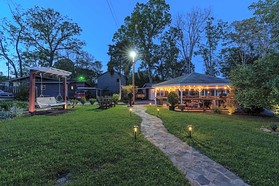 CedarWood Inn