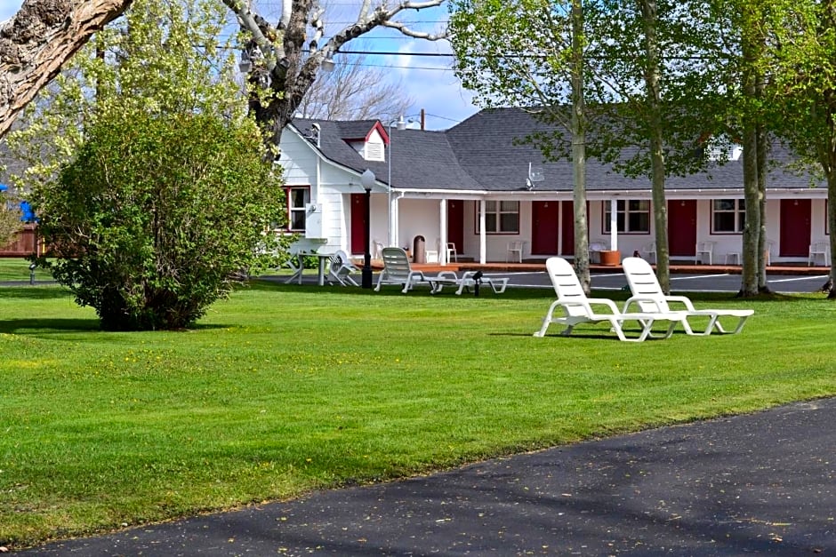 Silver Maple Inn and The Cain House Country Suites