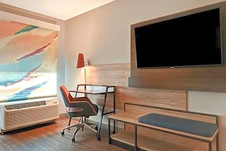 King Room with Roll-In Shower - Mobility and Hearing Access