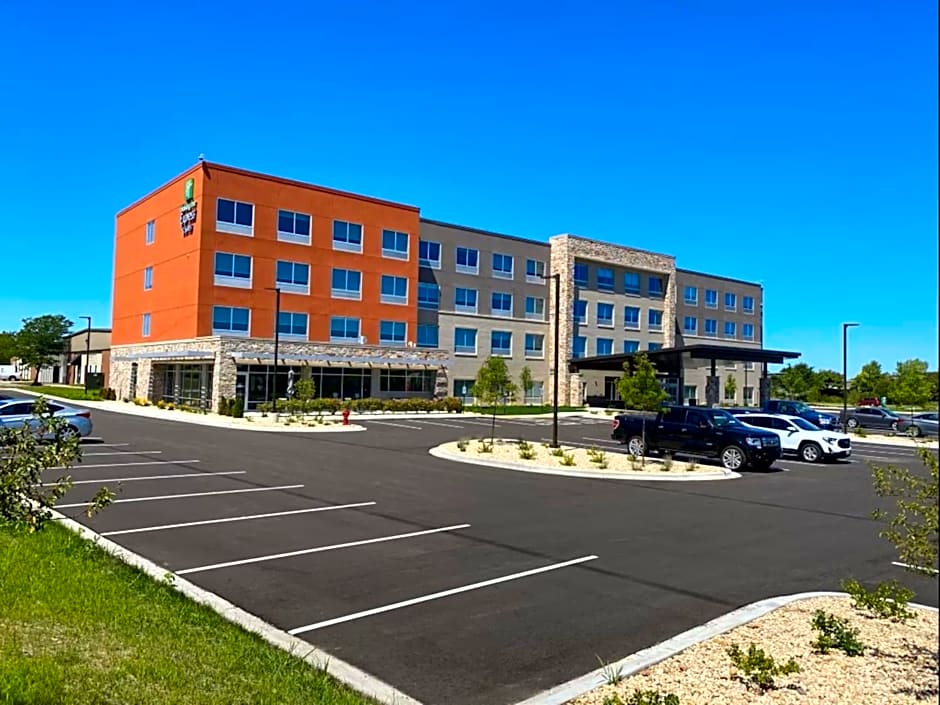 Holiday Inn Express And Suites Madison West - Middleton By IHG