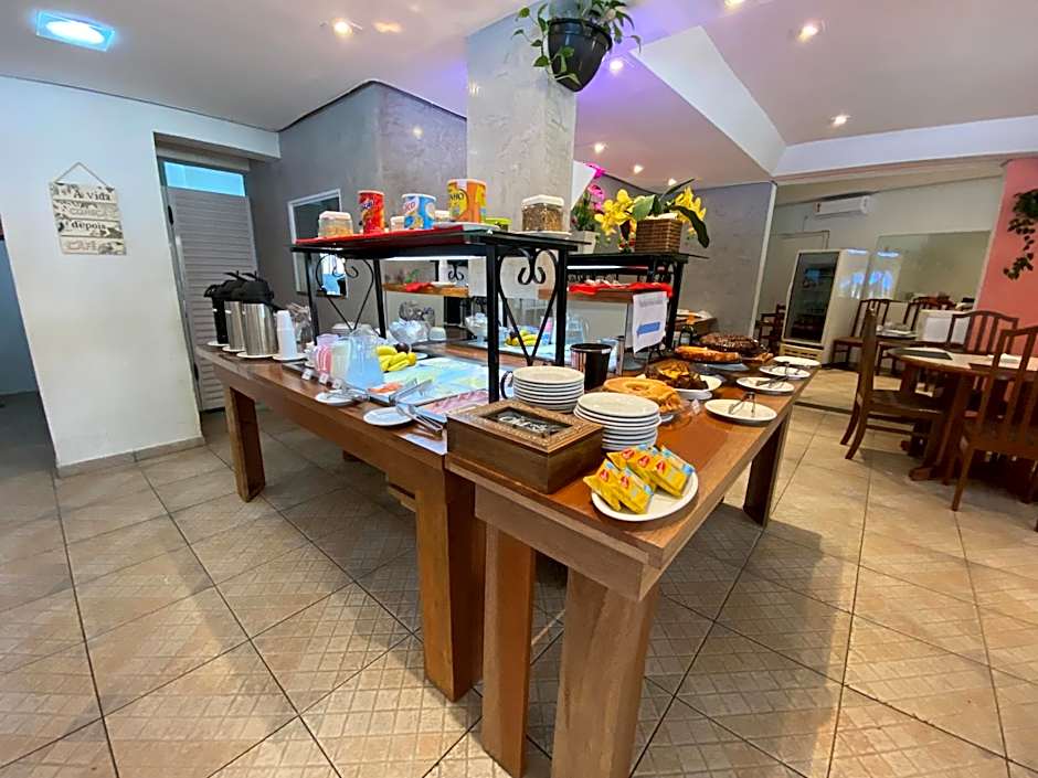 Flat estudio 110 Amarilis Riviera de São Lourenço, 03 piscina climatizada, serviço de hotelaria, limpesa e troca de toalhas diária, carregador veiculo elétrico e servico de praia finais de semana WiFi 500