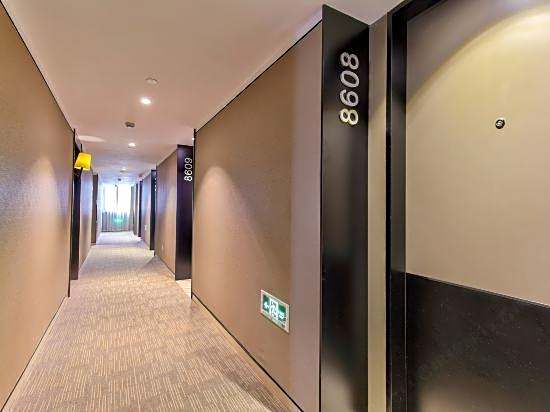 Home Inn Ningbo RaiIaway Station Tianyi PaviIion Moon Lake Point