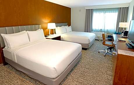Queen Suite with Two Queen Beds and Mobility Accessible Tub - Non-Smoking
