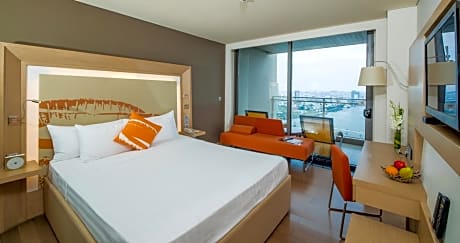 Executive King Room with Balcony and Han River View - Executive Lounge Access