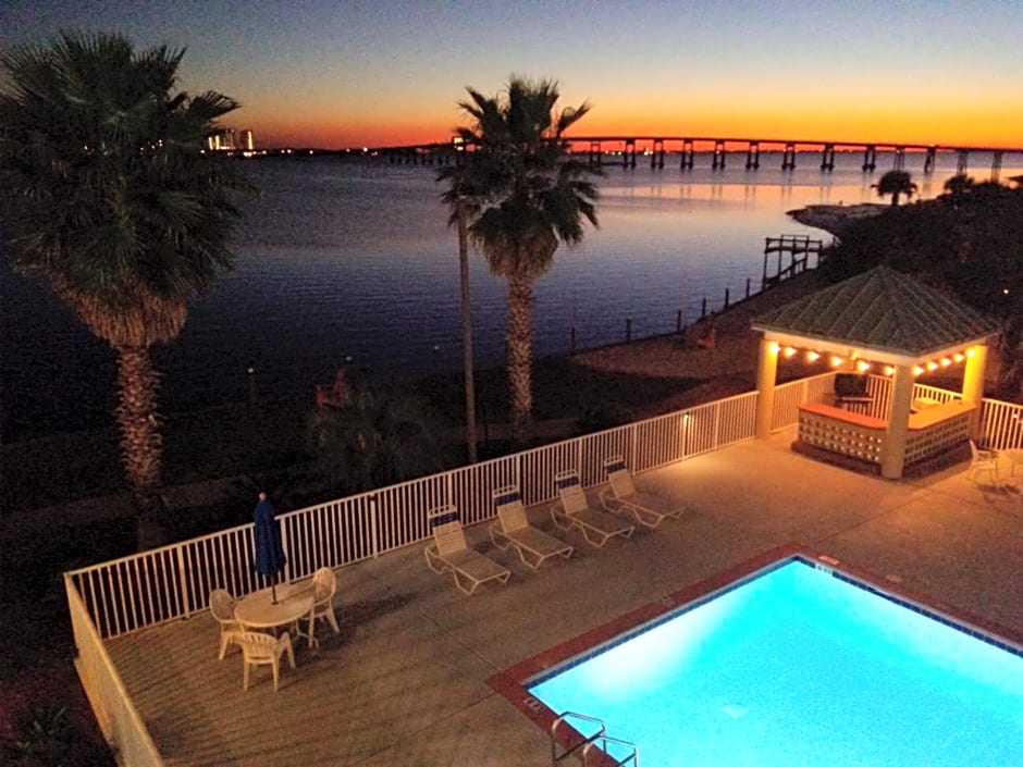 Best Western Navarre Waterfront
