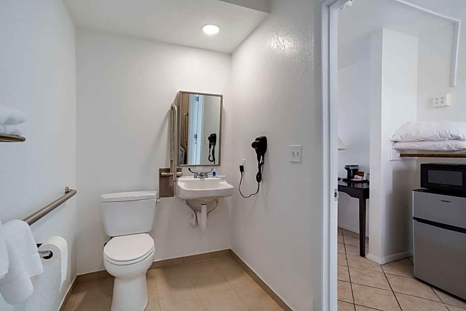 Rodeway Inn at Somers Cove Marina