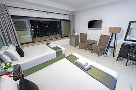 Deluxe Double Room (2 Adults + 1 Child)