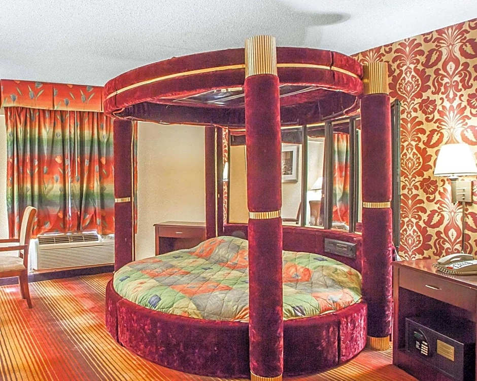 Days Inn by Wyndham Jersey City