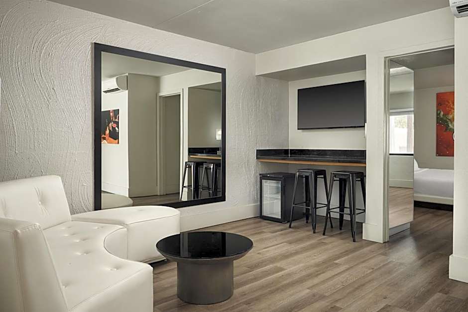 Photo 1 of 5 of 1 King Bed Suite