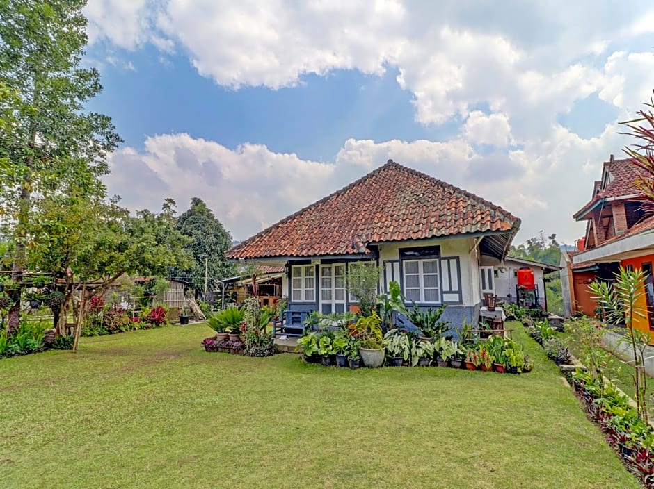 OYO Homes 90850 Cibeunying Eco Tourism Homestay Cibodas Maribaya 2
