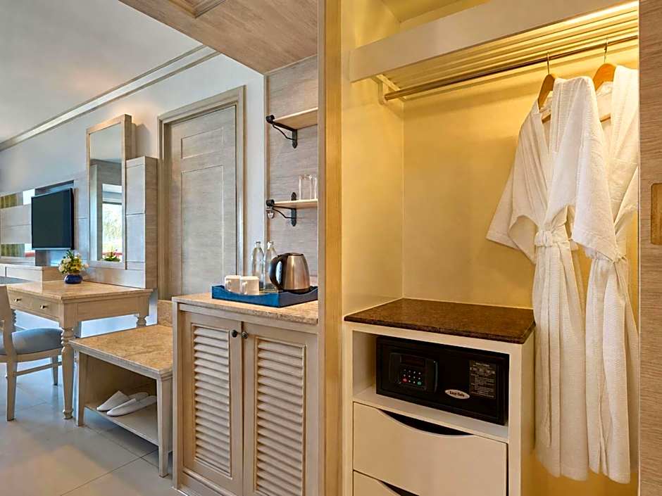 Photo 1 of 6 of Deluxe 2 Twin Beds, Sea View