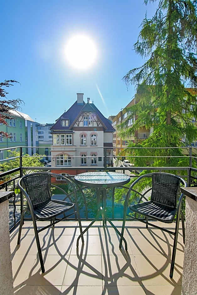 Villa Antares I & II