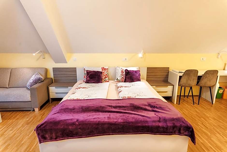 Dvorec Trebnik - SOBE