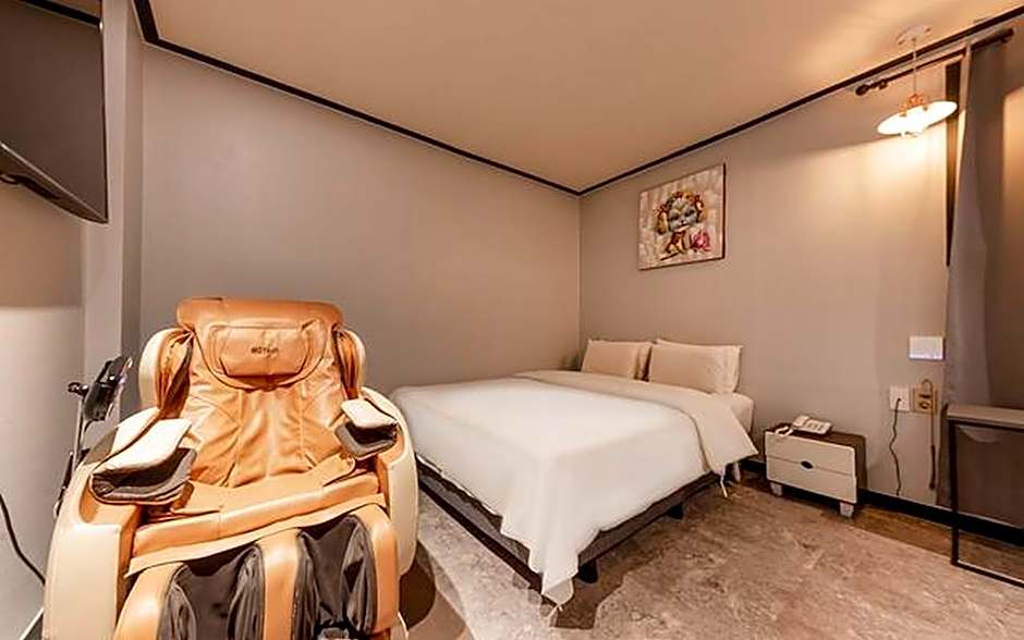 Cheonan Hotel Check-in