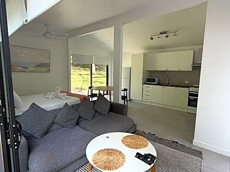 Modern Bungalow with Queen bed - Rainforest Edge