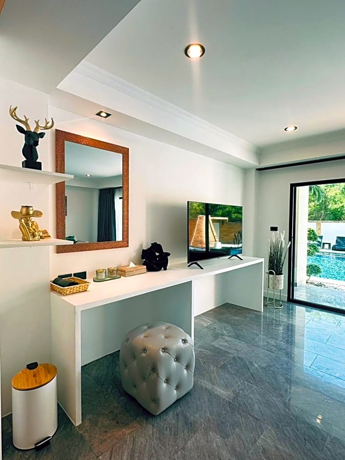 Ocean Pie Phuket - Adult Only