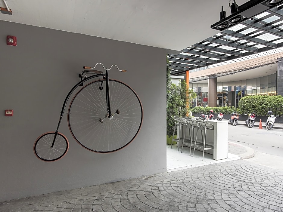 S Box Sukhumvit Hotel