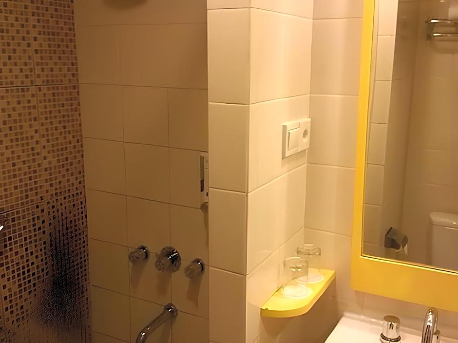 Amaris Hotel Panglima Polim 2