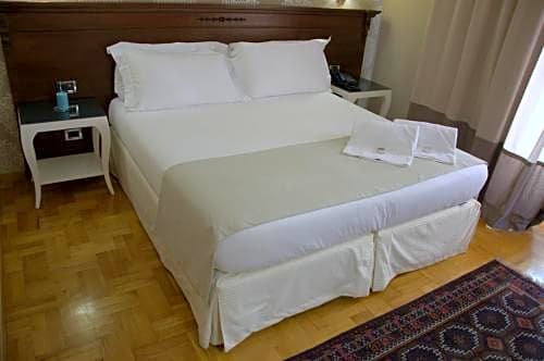 Smart Hotel Gallery House