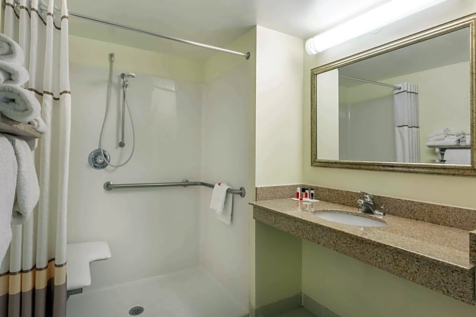 Ramada Plaza by Wyndham Virginia Beach