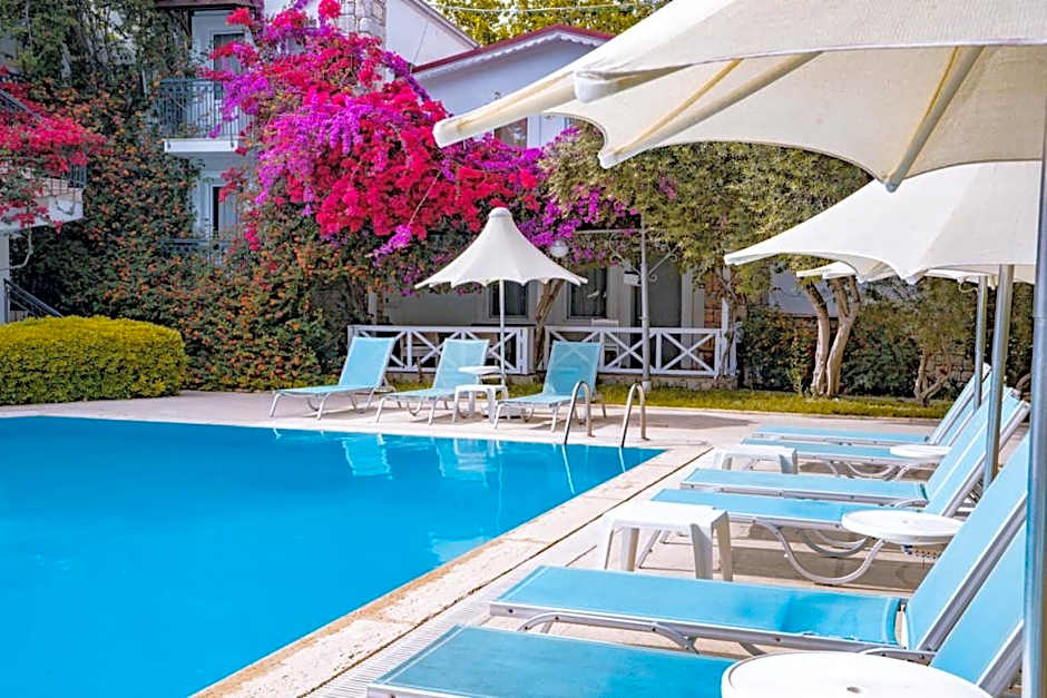 Moonshine Hotel & Suites