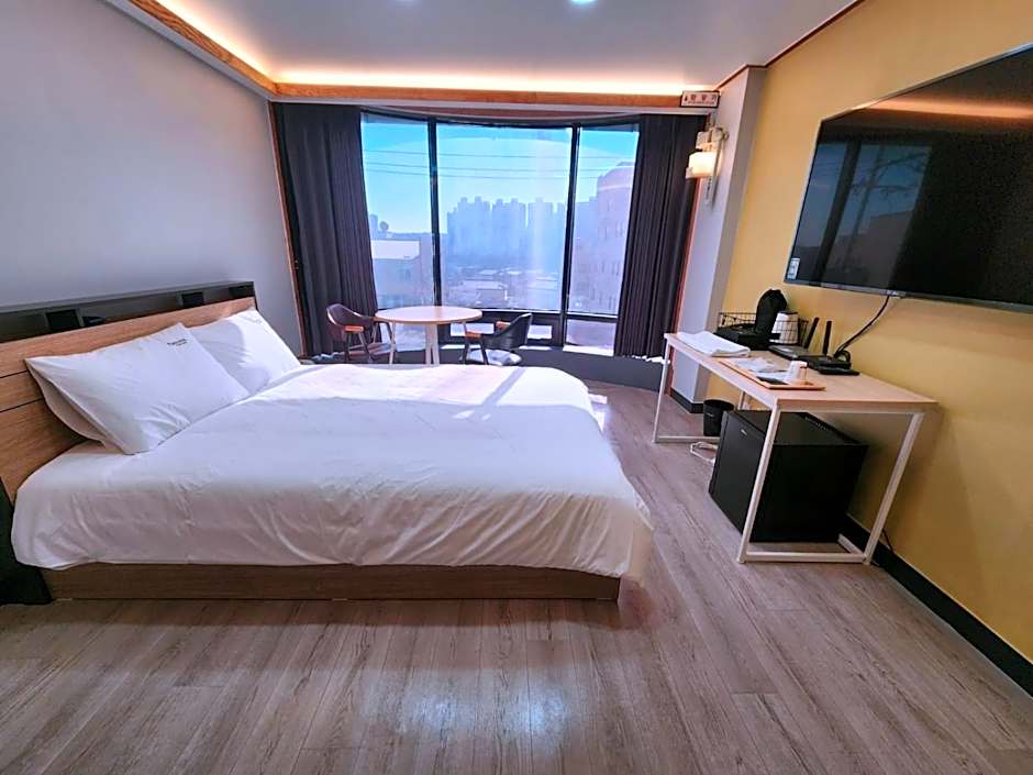 Yuna Hotel by Merciel