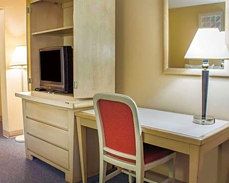 2 Double Beds, Smoking