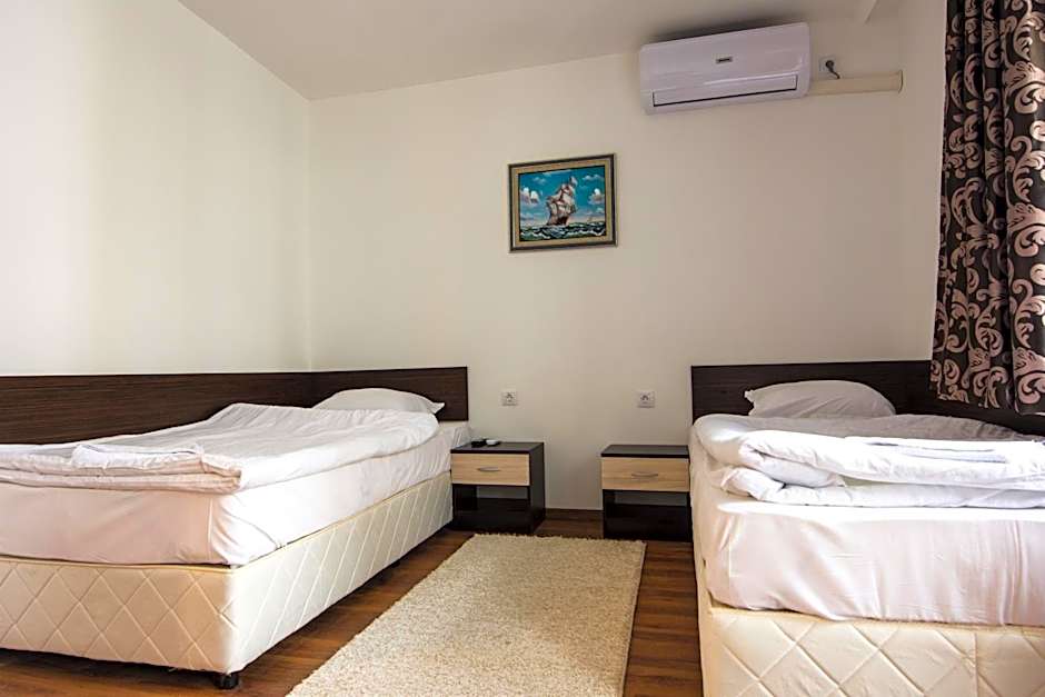 Guest Rooms Old Captain