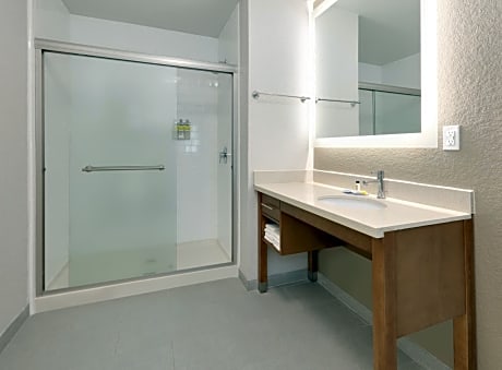 Queen Room - Hearing Accessible