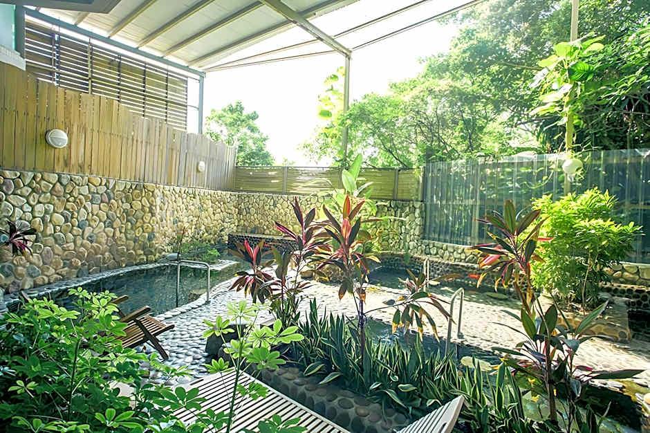 Pacific Hot Spring Hotel Green Bay