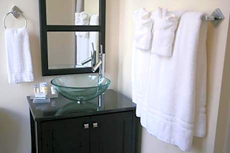 Queen Room - Disability Access