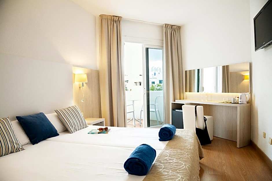 Photo 1 of 5 of Double Room