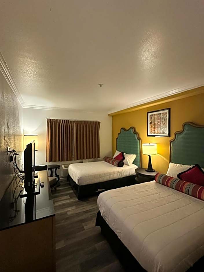 Howard Johnson by Wyndham Bakersfield