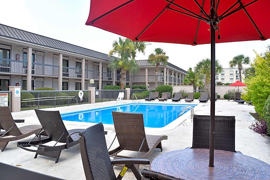 Ramada by Wyndham Savannah Gateway