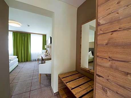 King Room with Roll-In Shower - Disability Access