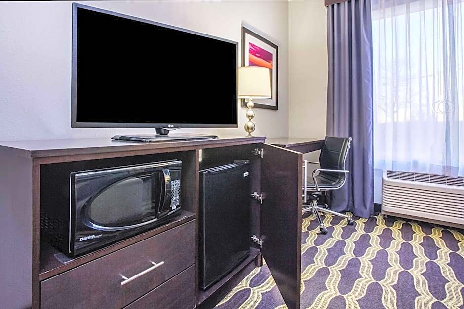 La Quinta Inn & Suites by Wyndham Lynchburg At Liberty Univ.