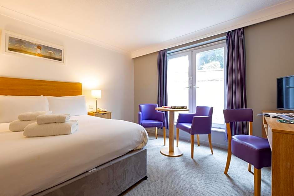 The Caledonian Island Hotel