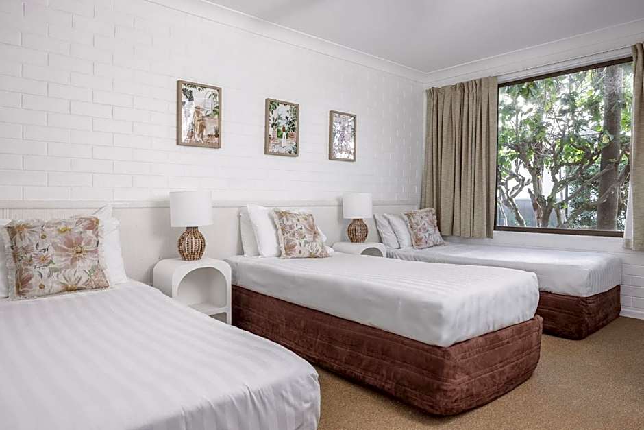 Main Beach Apartments