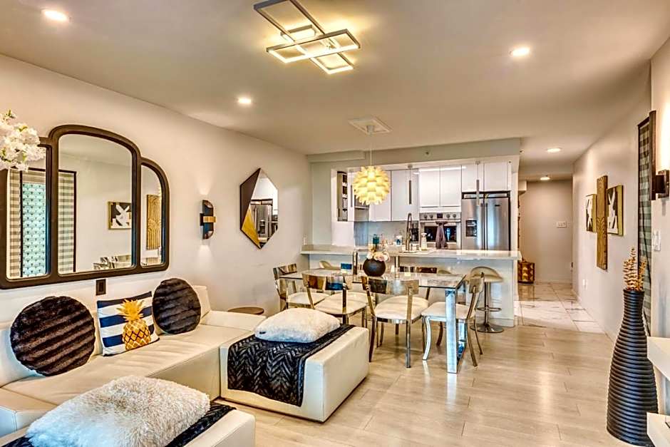 Art Deco Broadway Queen Room