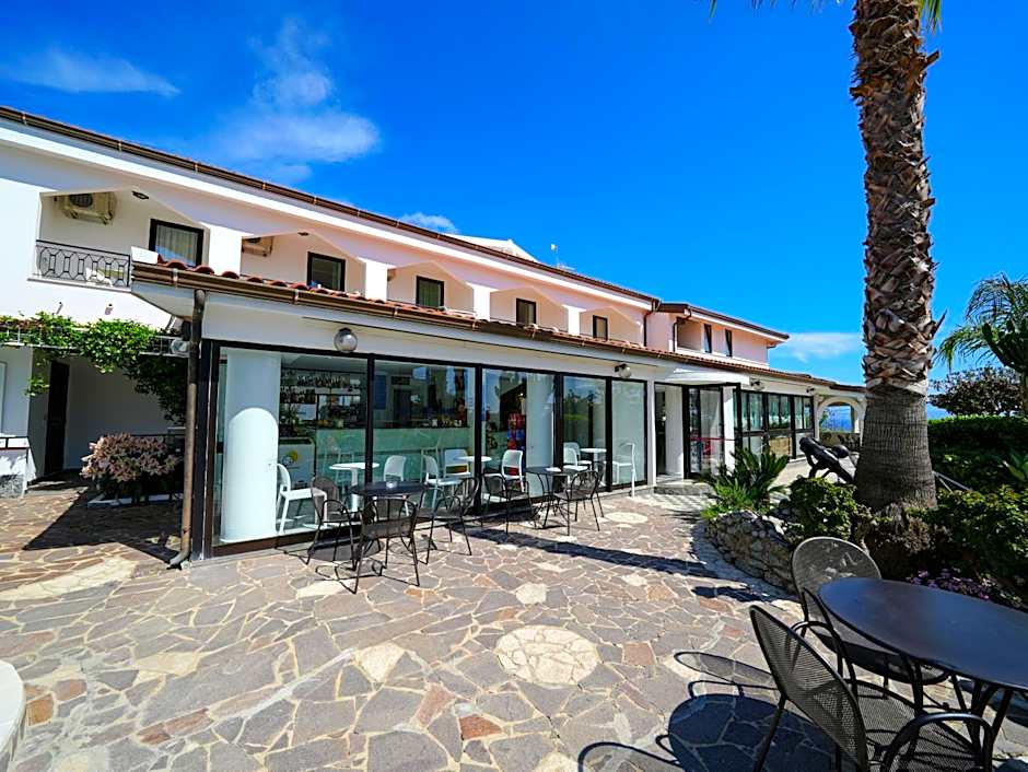 Hotel MARINELLA - Private Free Parking - Grotticelle Beach 200 m