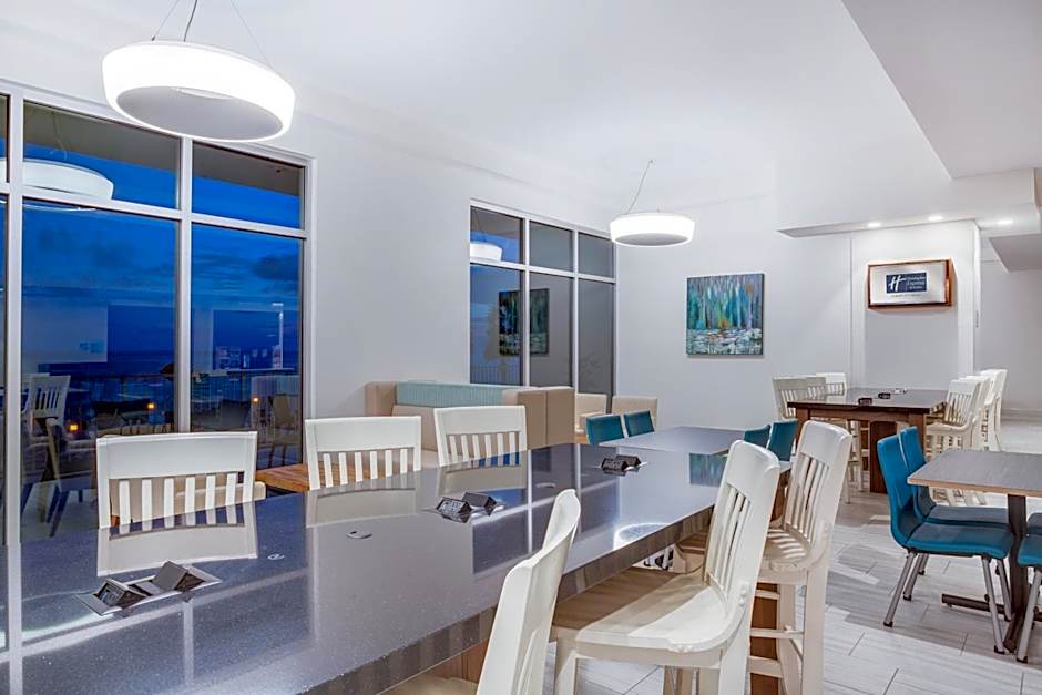 Holiday Inn Express & Suites Panama City Beach - Beachfront By IHG