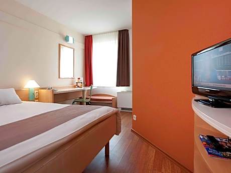 Standard Room with 1 double bed