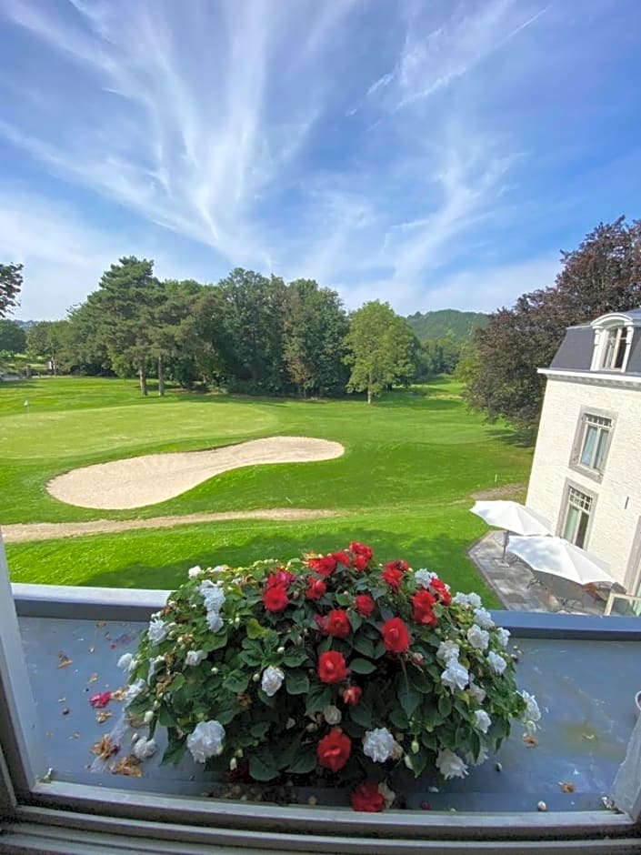 La chambre et le studio du château du golf de Bernalmont