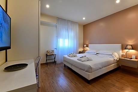 Junior Suite with Lateral Sea View