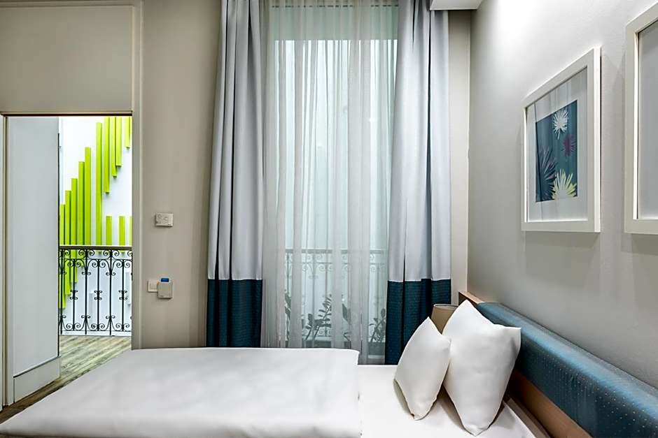 Atrium Fashion Hotel