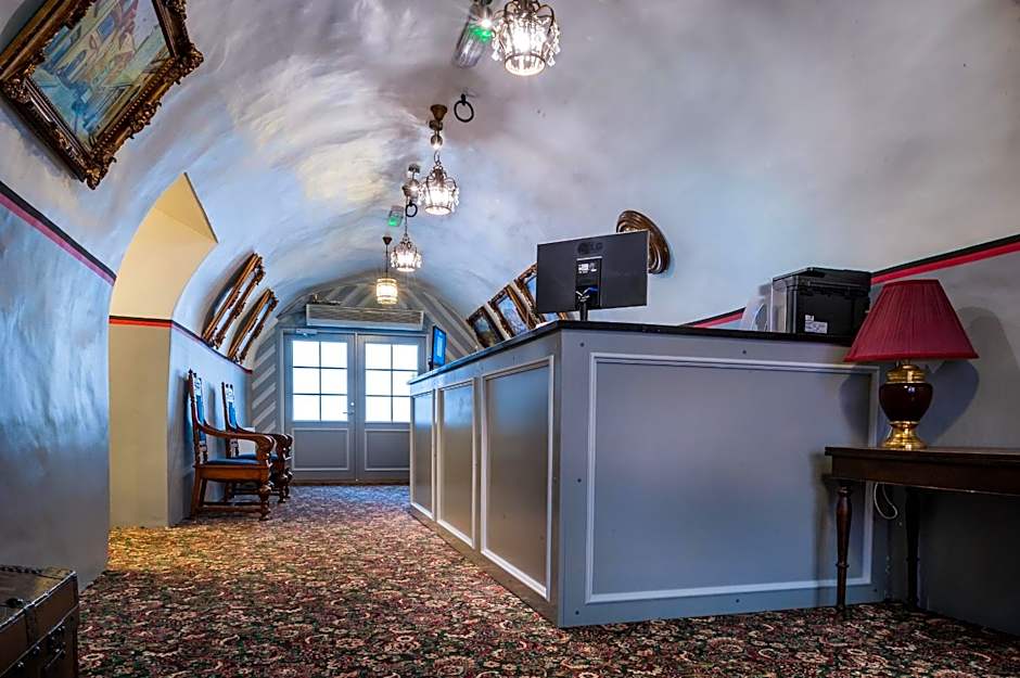 Three Crowns Residents