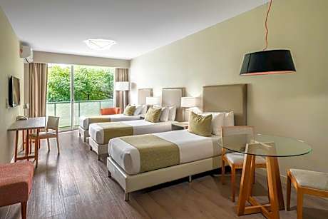 Classic Room with 3 Twin Beds - Non-Smoking